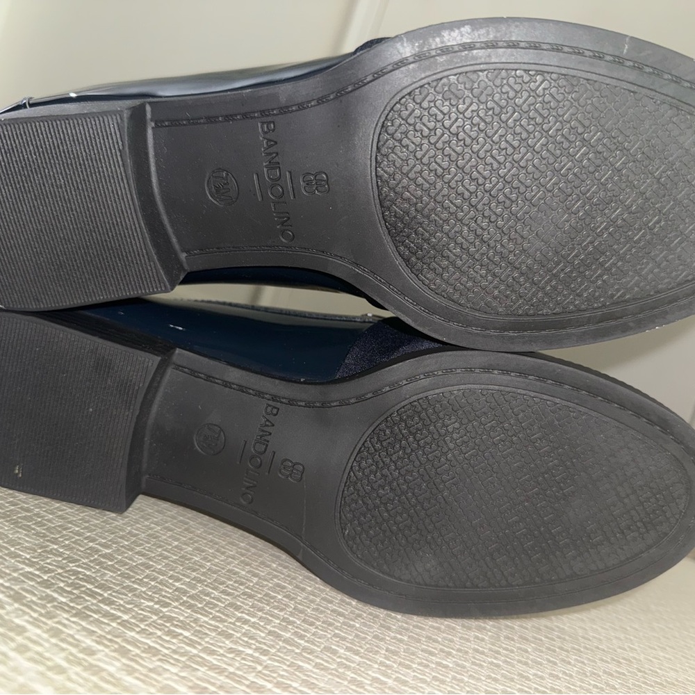 Bandolino Navy blue patent leather loafers with bow - Picture 9 of 9